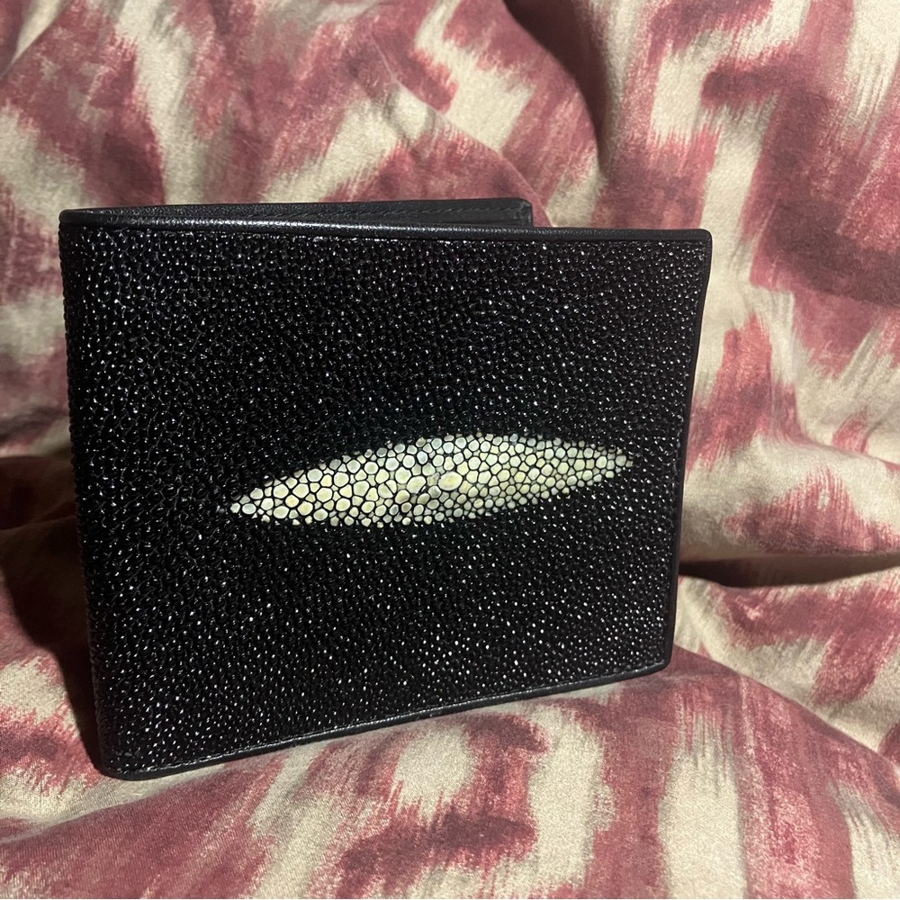 Genuine Stingray skin bifold wallet